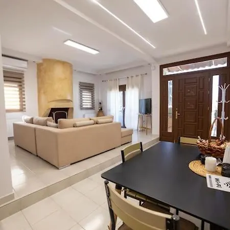 Top House * Tríkala